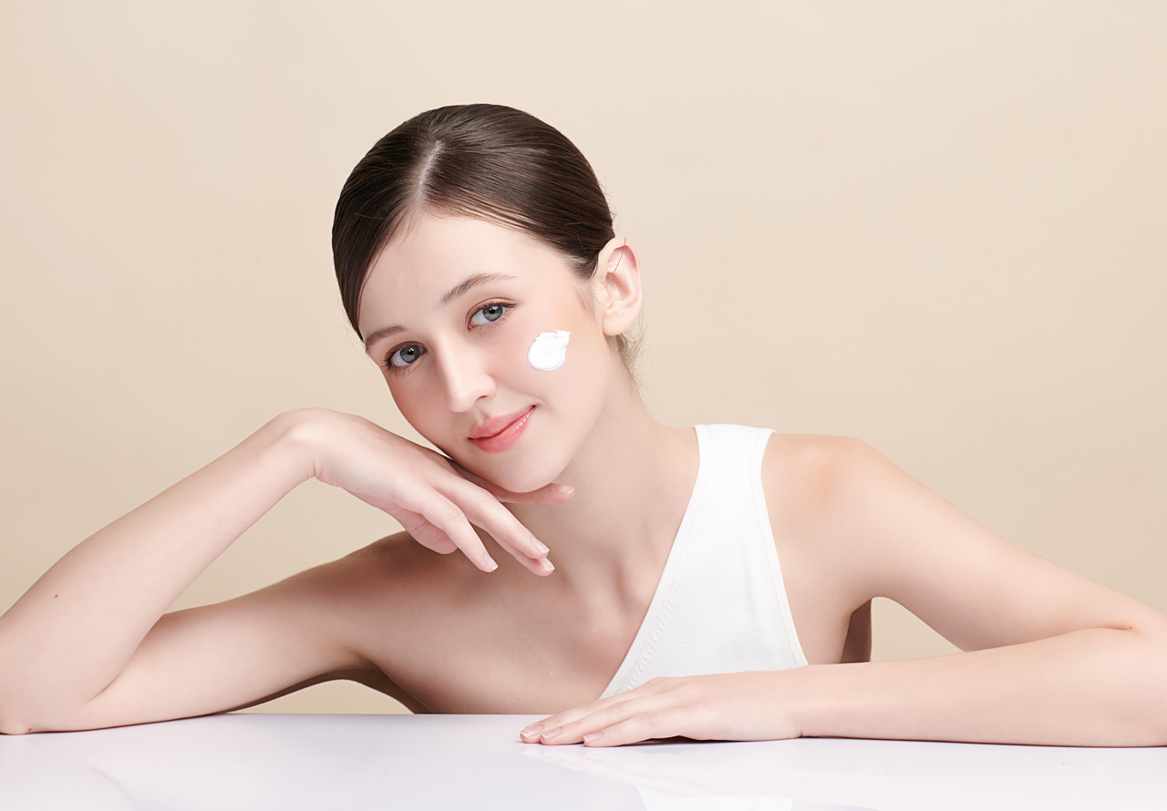 美白を目指したい人必見！くすみの原因や地黒との違い、透明感のある肌を目指す方法を解説