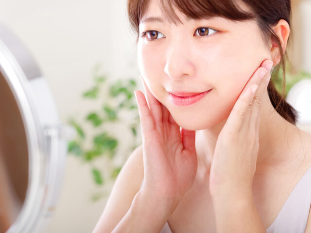 小顔になるには？顔が大きく見える原因とセルフマッサージ方法を徹底解説